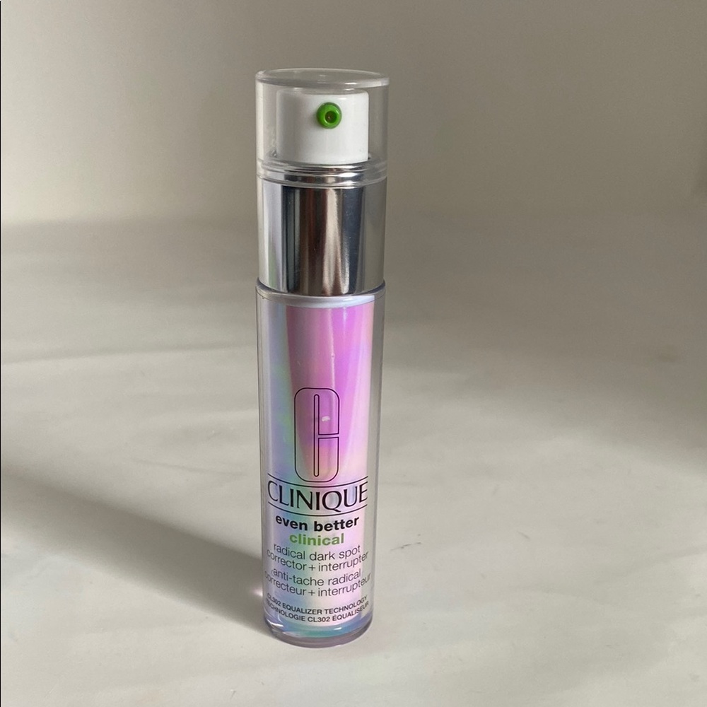 Clinique Even Better Clinical Serum with Silver and Iridescent Design